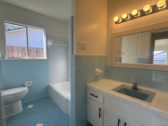 Building Photo - Ready for move in