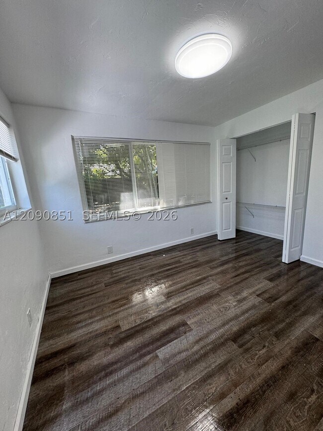 Building Photo - 1416 SW 27th St