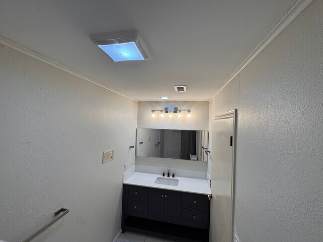 Building Photo - 6801 Lancelot Ct