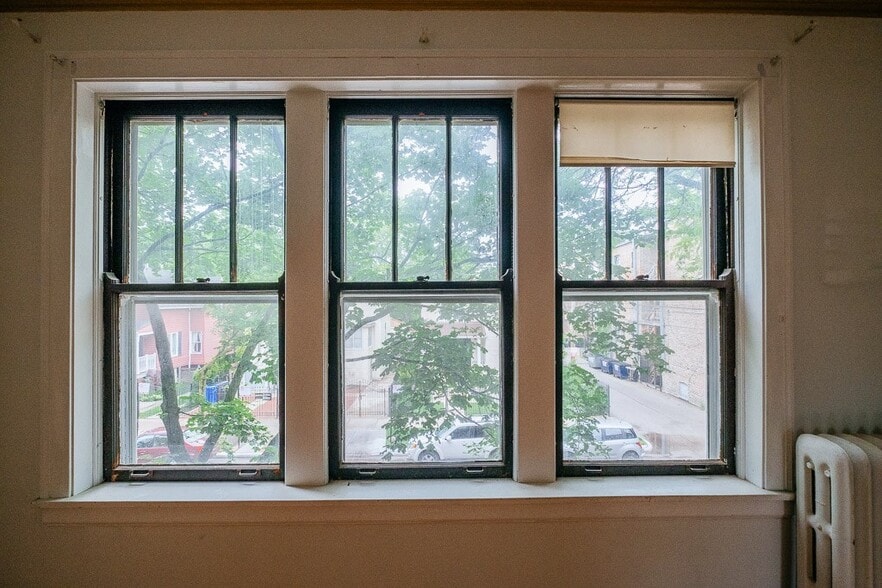 Building Photo - 1917 W Winnemac Ave