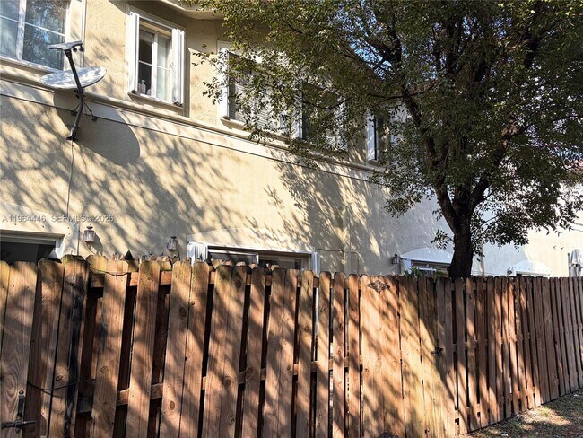 Building Photo - 10776 NW 84th Ln