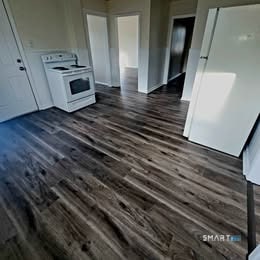 Building Photo - 28 Wilson St