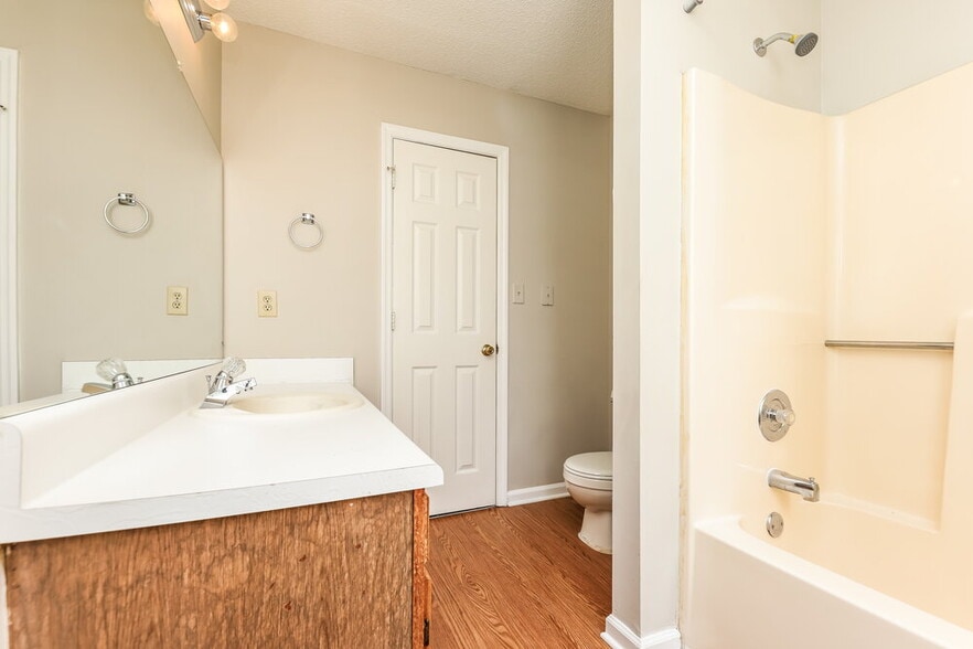 Building Photo - 7285 Hunters Ridge Dr