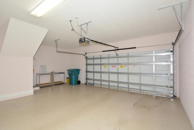 Building Photo - 3033 Waterside Cir