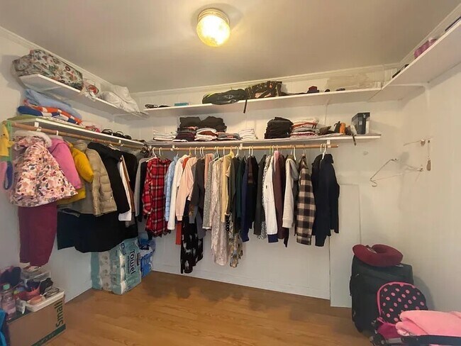 Building Photo - 5354 W Byron St