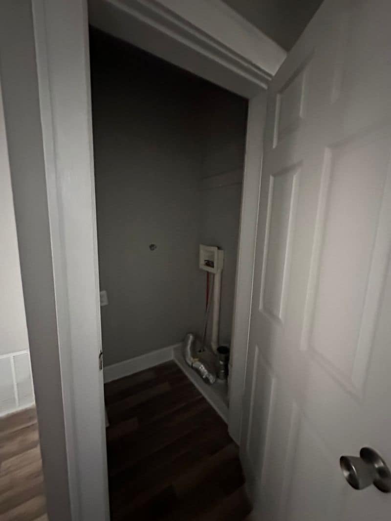 Building Photo - 833 Lilley Ave