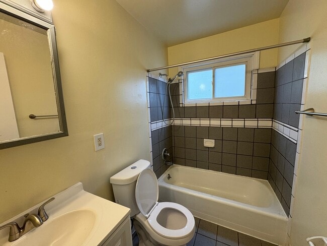 Building Photo - 14824 Myola Ave