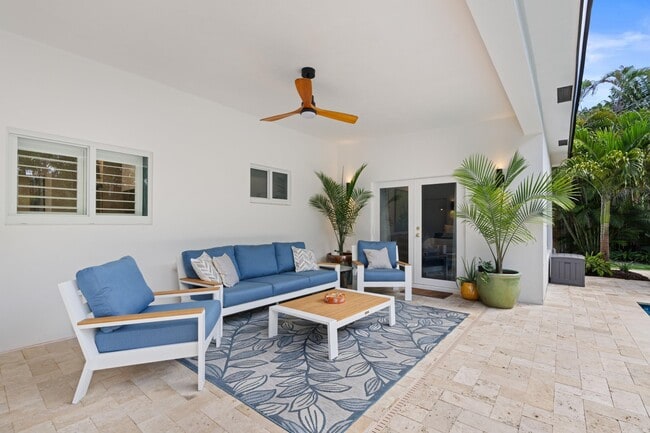 Building Photo - 450 NE 5th Cir