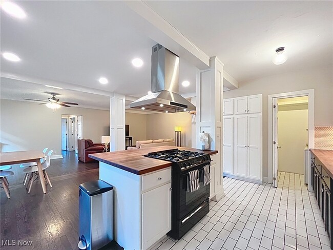 Building Photo - 2330 Euclid Heights Blvd