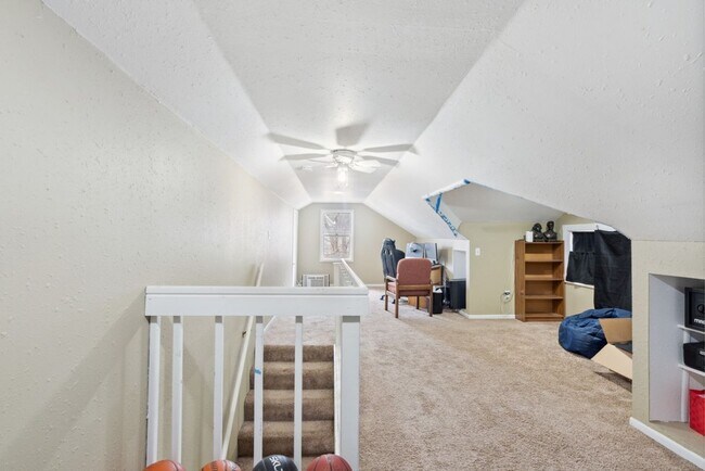 Building Photo - 503 Iowa St