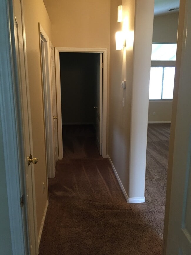 Building Photo - Beautiful Home in Fairway Oaks - Calloway ...
