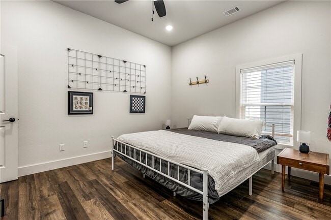 Building Photo - 501 S 7th St