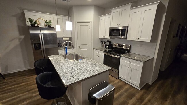 Building Photo - Charming 3BR Duplex in Charlotte