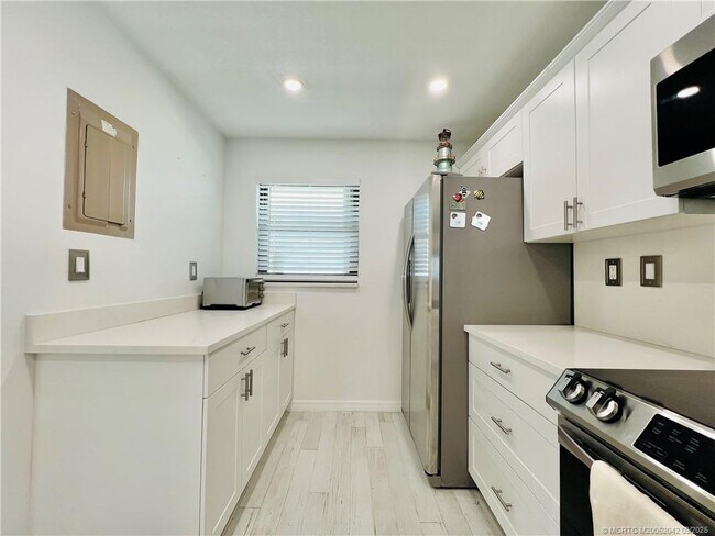 Building Photo - 9400 S Ocean Dr