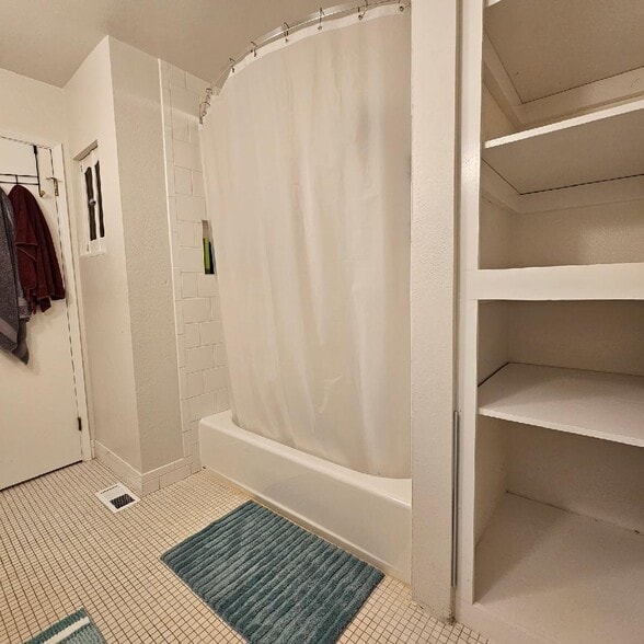 Building Photo - 12370 SW 121st Ave