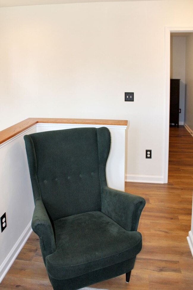 Building Photo - Fully furnished - single family