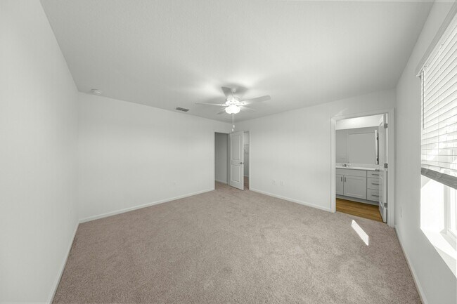 Building Photo - 4883 SW 81st Lp