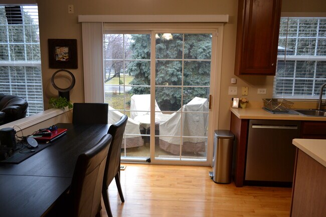 Building Photo - 2990 Peachtree Cir