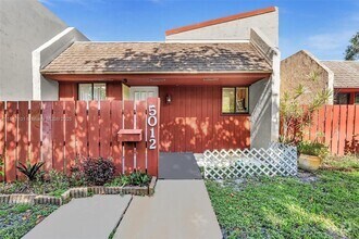 Building Photo - 5012 SW 40th Ave