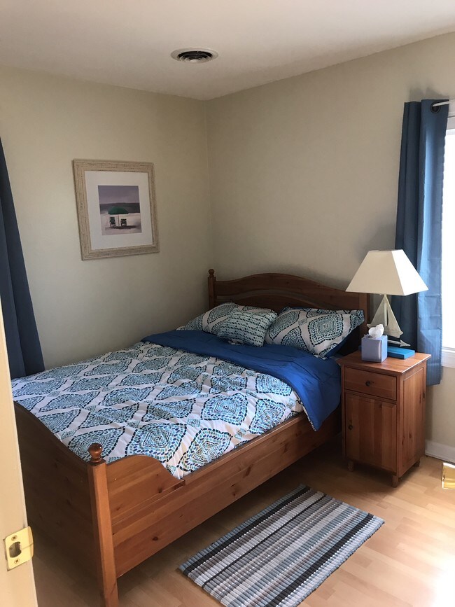 Building Photo - 109 N Eagle St