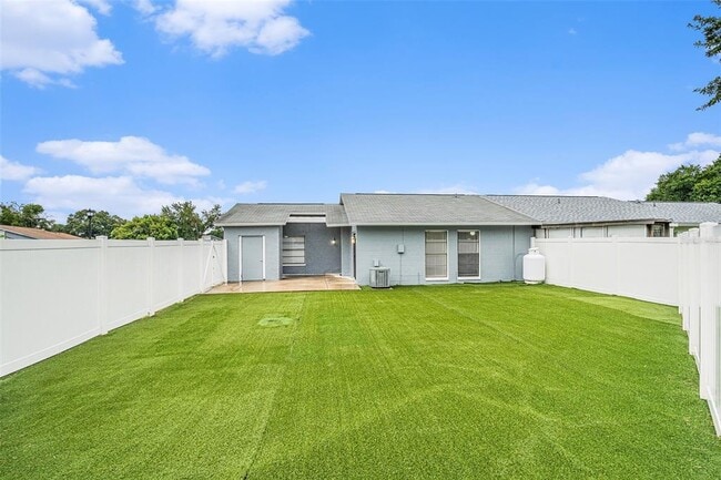 Building Photo - 10701 Crowngate Ln