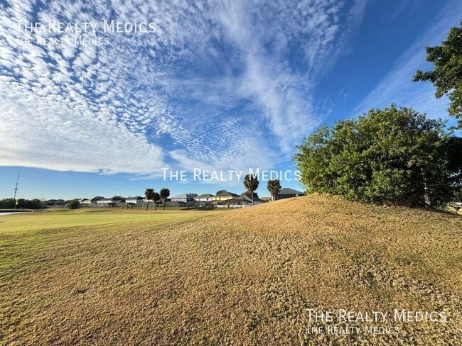 Building Photo - 2737 Scarborough Dr