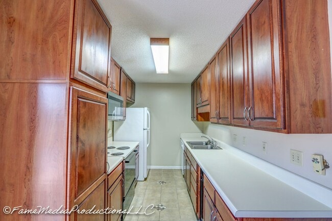 Building Photo - 2 Bdrm / 2 Bath, Condo - North Johnson City