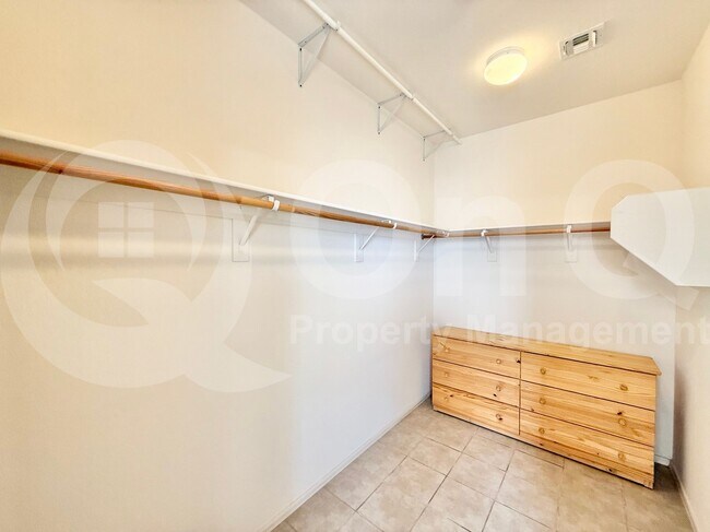 Building Photo - 7704 S 23rd Ln