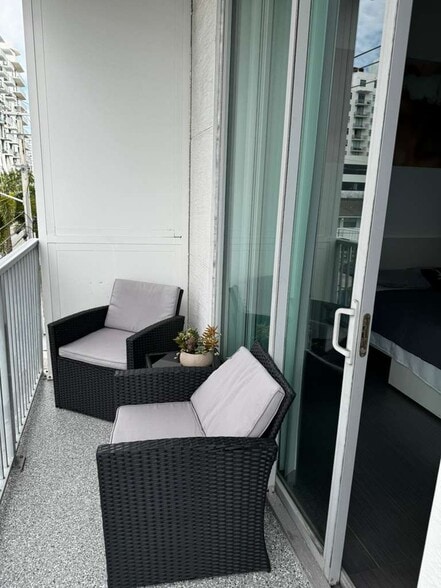 Building Photo - 2150 Van Buren St