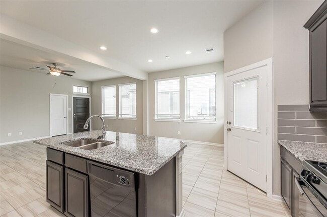 Building Photo - 2511 Manor Valley Ct