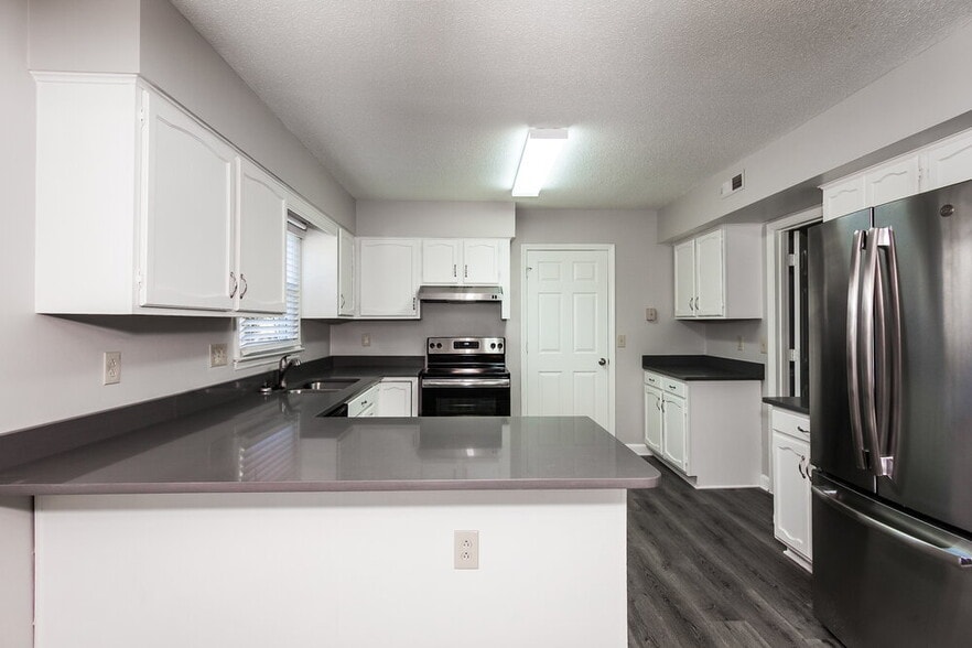 Building Photo - 9313 Fairmead Dr