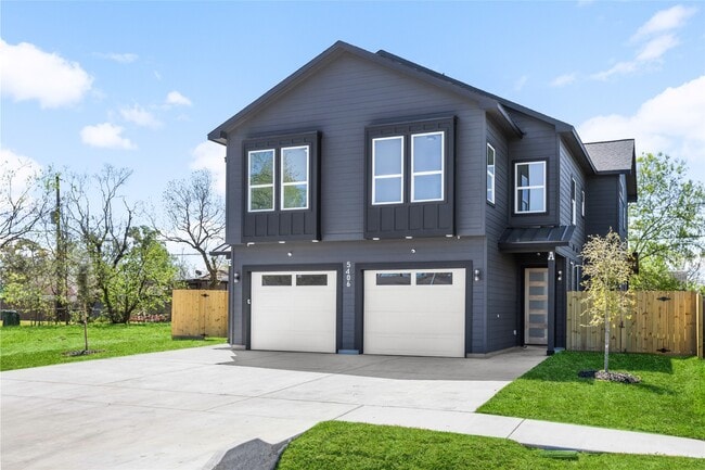 Primary Photo - 5406 Longmeadow St