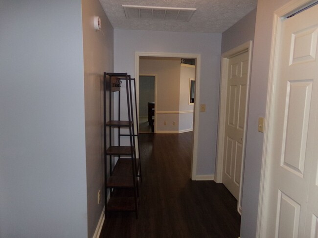 Building Photo - Charming Home in Havelock