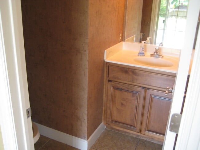 Building Photo - 15 Bluestem Ln