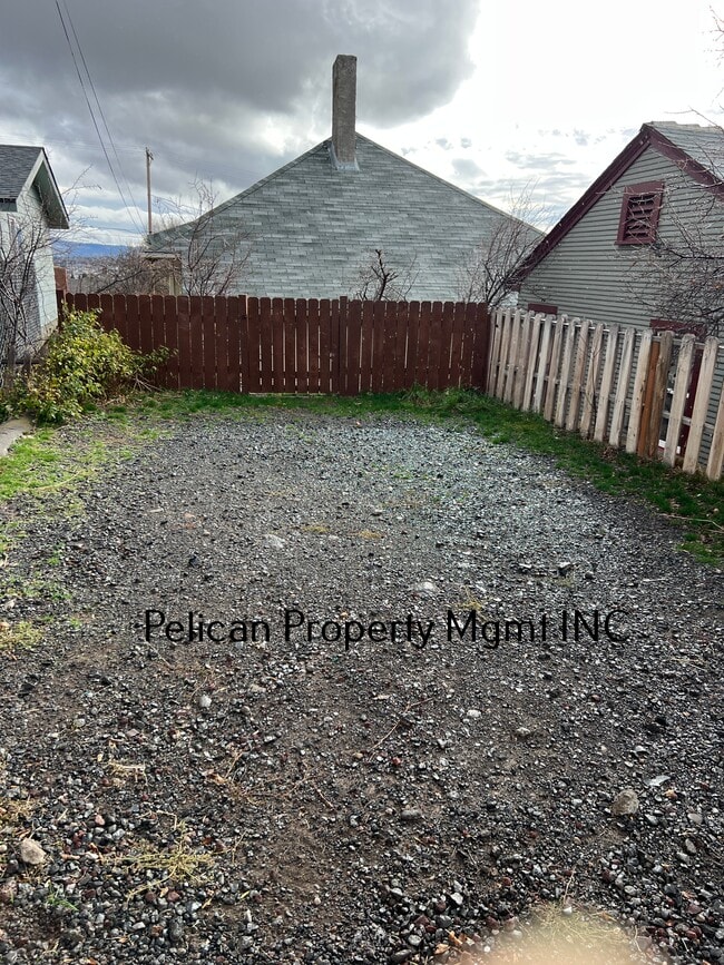 Building Photo - 327 Jefferson St