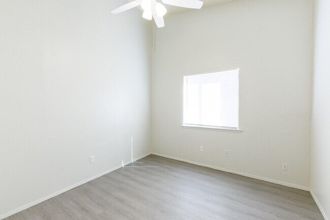Building Photo - 140 N Troy Ave
