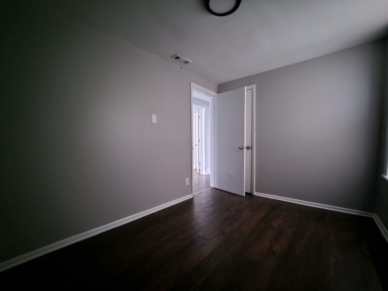 Building Photo - 8137 S Evans Ave