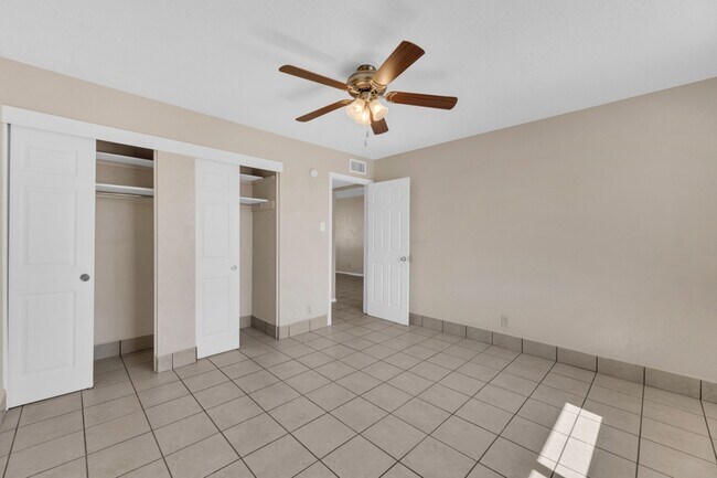 Building Photo - 3300 Hayes Ave