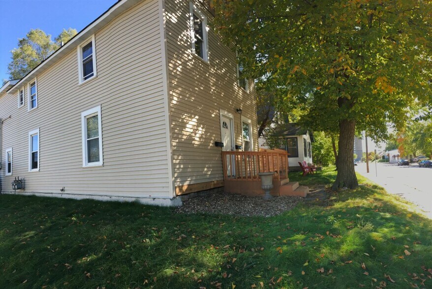 The property is near the bus line to Downtown - hop on and get to work in a snap. - 1927 Washington Street Northeast