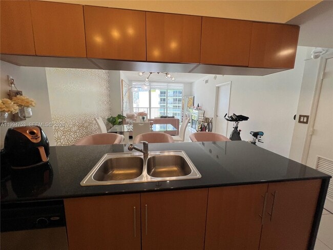 Building Photo - 1750 N Bayshore Dr