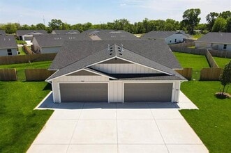 Building Photo - 5044-5044 S Sycamore St