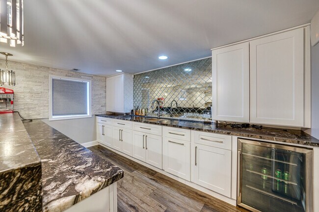 Building Photo - 3423 Goldfinch Dr