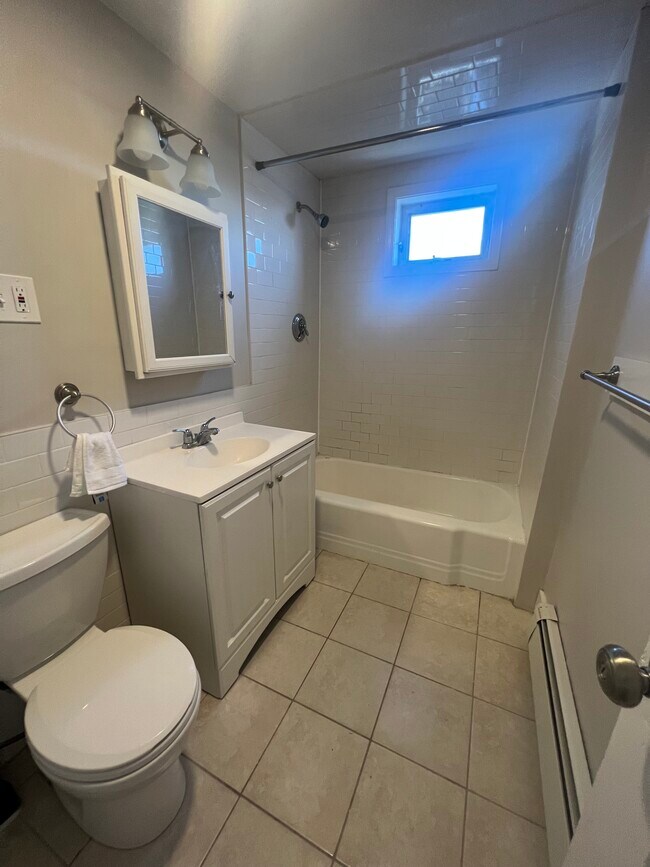 Building Photo - 7 Downer Ave