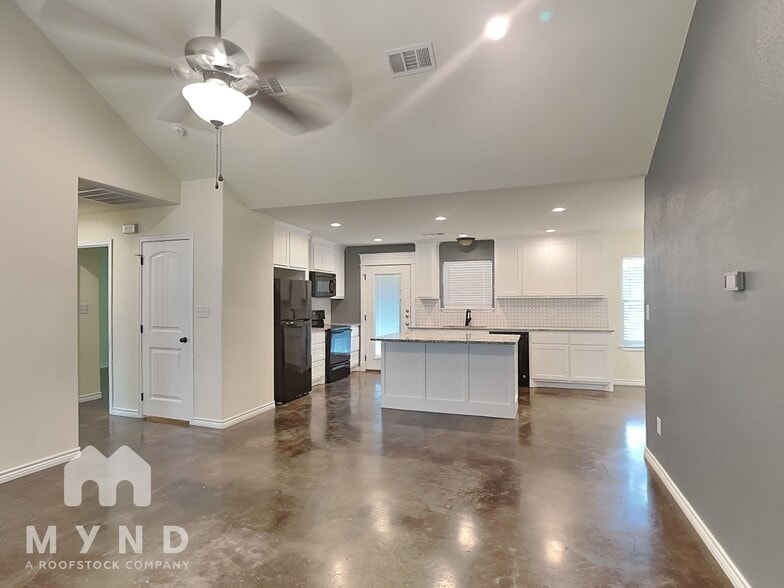 Building Photo - 2715 San Gabriel Dr