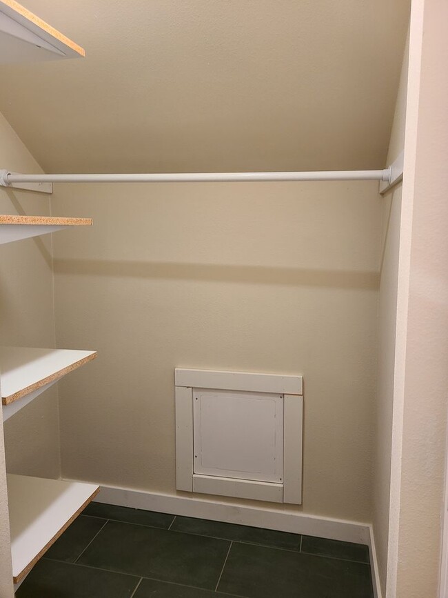 Building Photo - Beautifully Updated South Tacoma 3 Bedroom