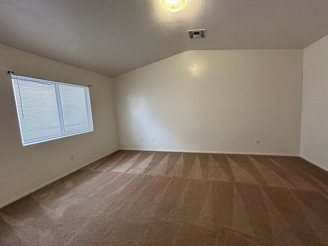 Building Photo - 3 Bedroom 2 1/2 Bathroom Freshly painted & carpet, Close to Grand Canyon University