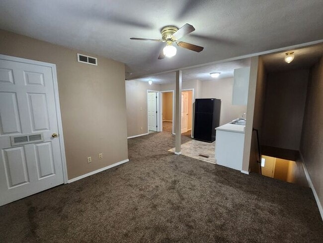 Building Photo - Save Big at Move-In: 50% Off Security Deposit on this 3 bed 1 bath upper unit