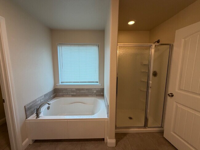 Building Photo - Stunning 3-Bed, 2-Bath Home in Upland Heights
