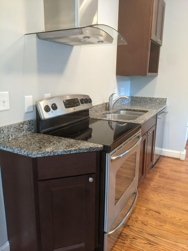 Building Photo - 105 W Longview St