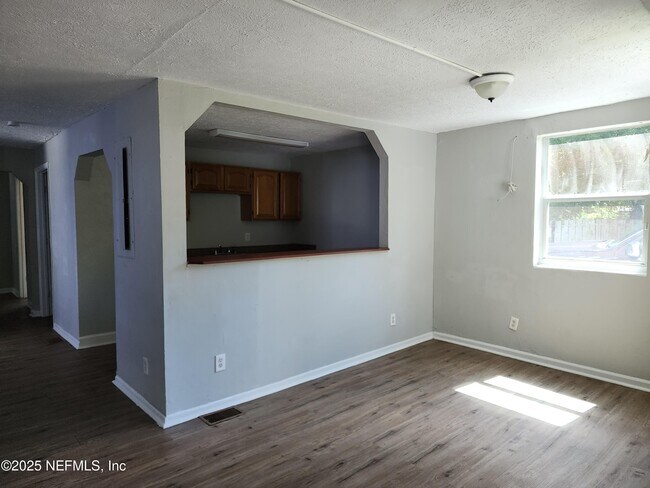 Building Photo - 1437 E 24th St